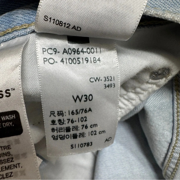 {Levi's} "Low Pro Straight in Light Wash" Relaxed Ripped Distressed Denim Jeans - Picture 7 of 8